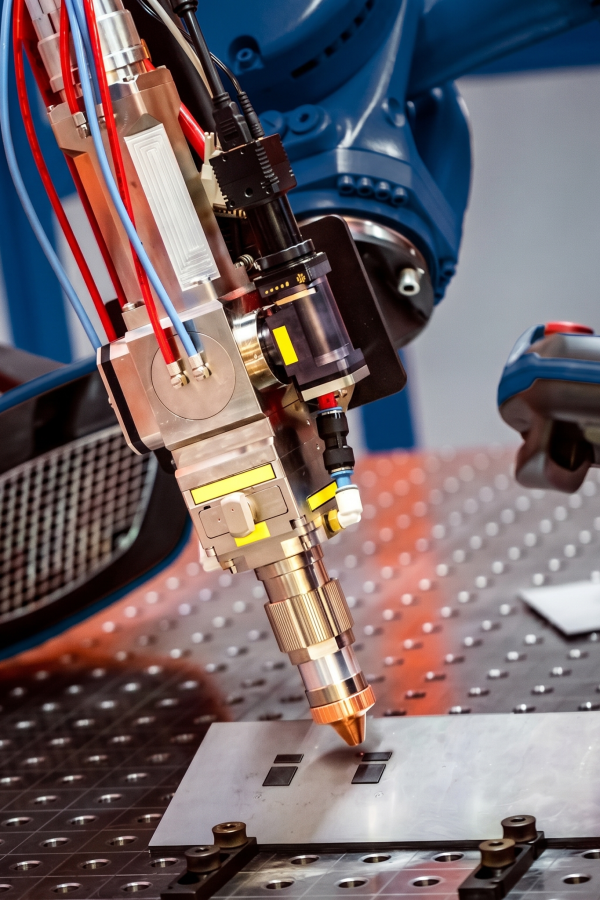 fibre-laser-robotic-remote-cutting-system-1